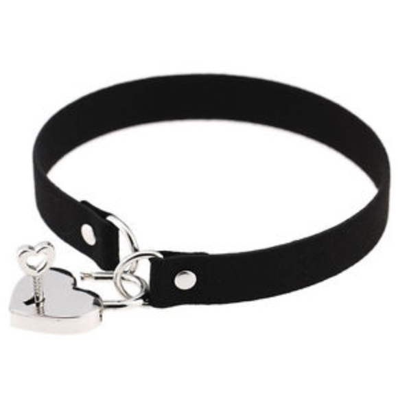 Choker with Heart Locket comes with Key - Picture 3 of 4